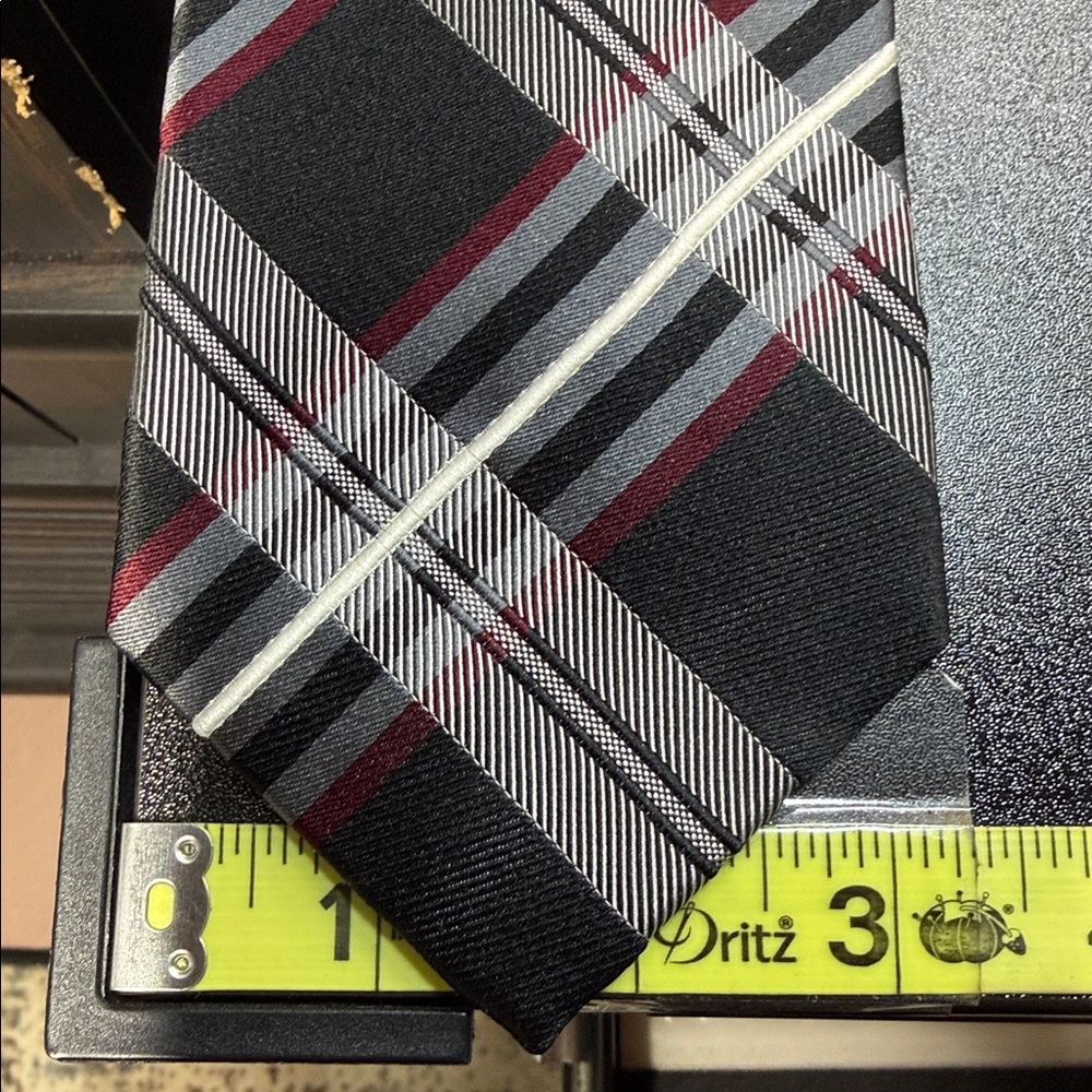 Donald J. Trump Signature Collection Black Patterned Silk Necktie - Picture 7 of 7